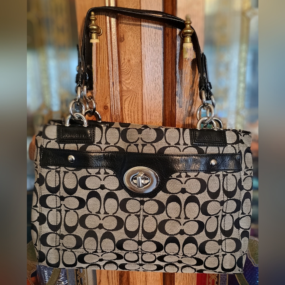 Very Nice Coach Handbag